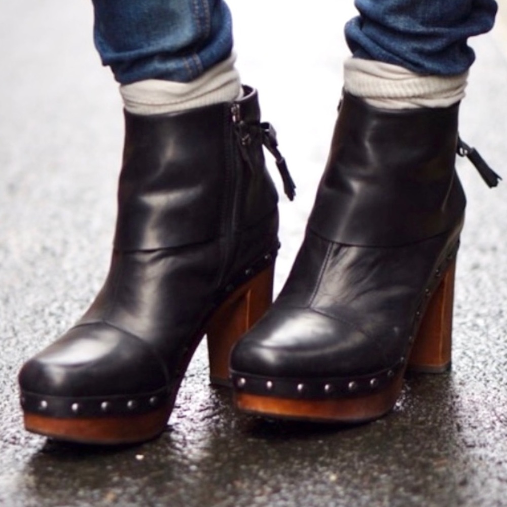 VIA SPIGA Black Leather Wood Heel Ankle Booties